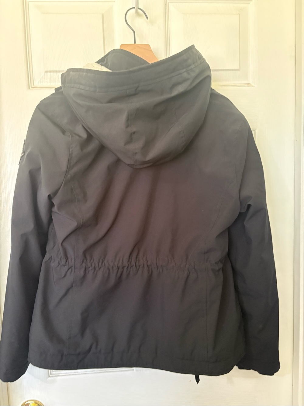 Hollister Black Jacket Label with Cream Sherpa Trim - Picture 2 of 4